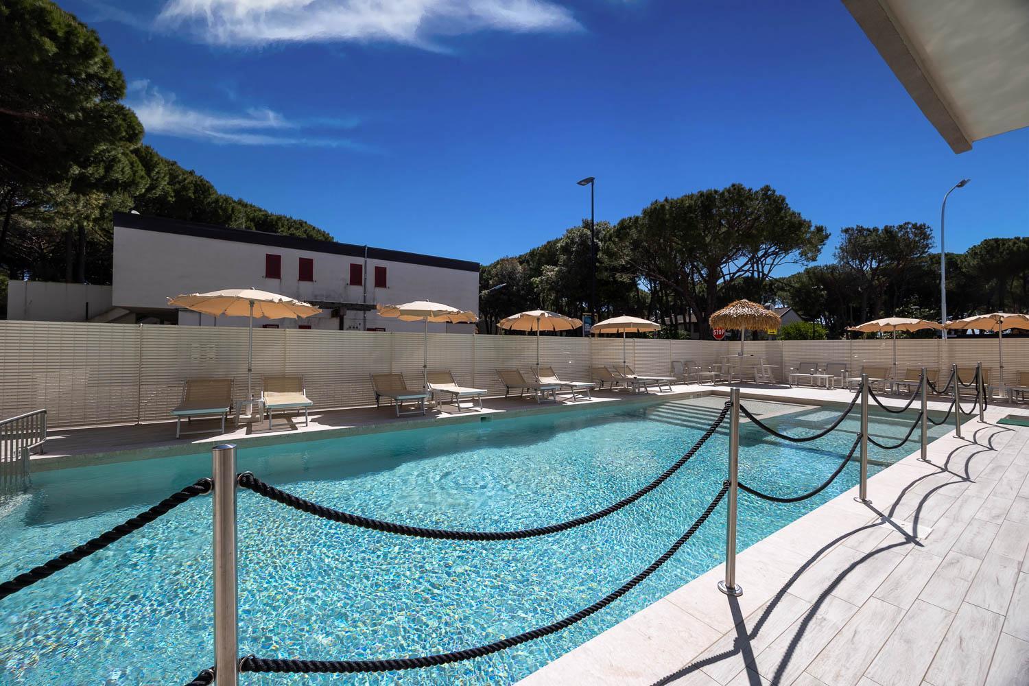 Hotel Picobello Pineta ลิโดดิเยโซโล ภายนอก รูปภาพ